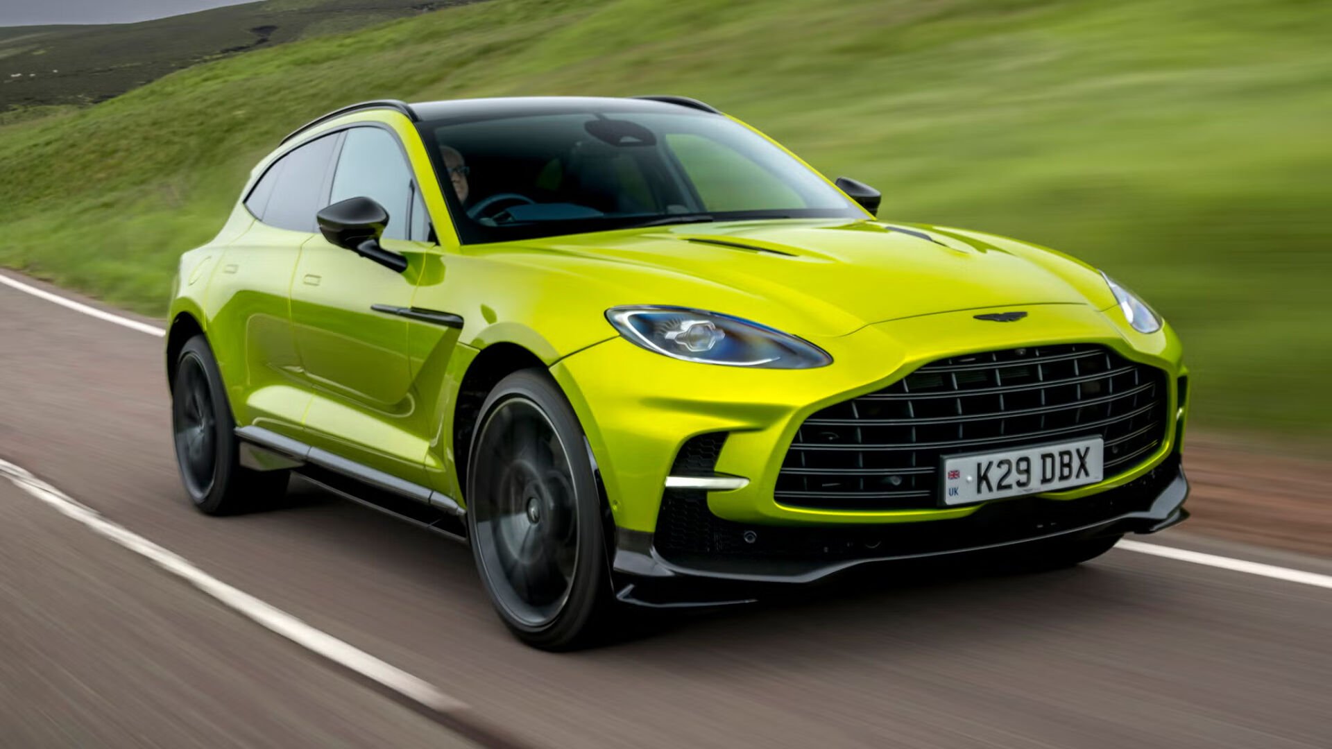 2025 Aston Martin DBX